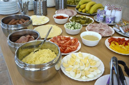 Vejce, zelenina, párky a další potraviny